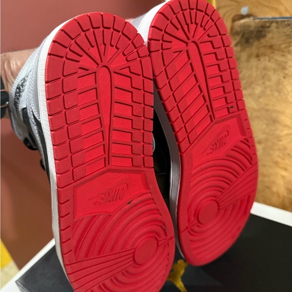 Nike Air Jordan Retro 1 - Picture 7 of 10